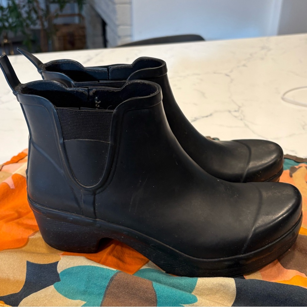 Dansko Karmel Black Rain Boots. Size 41, fits 10-10.5